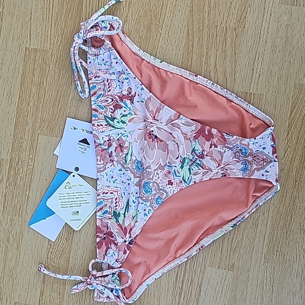 NWT sz L O'Neill swim bottom